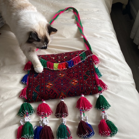 Funky Purse with button closure. Bohemian. Made of a rug like material. - Picture 4 of 5